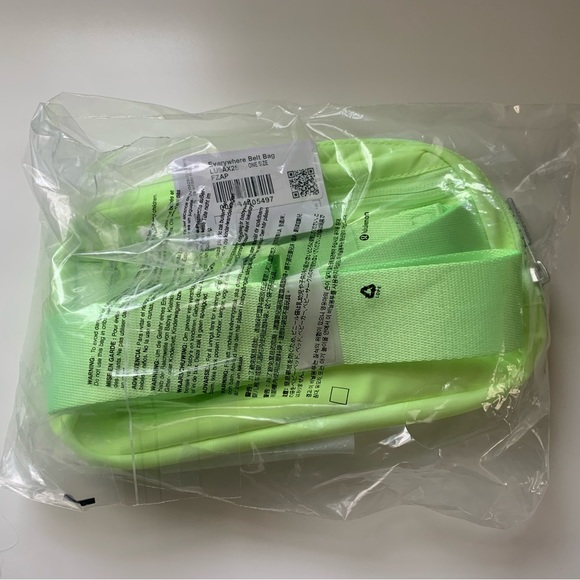 Lululemon Everywhere Belt Bag (NWT) - Picture 3 of 3